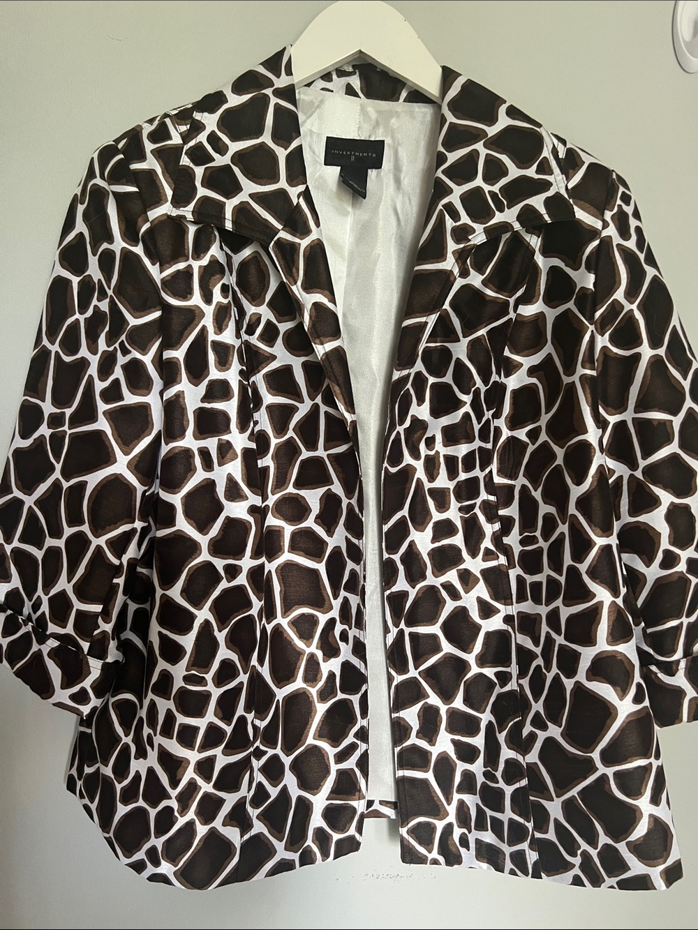Giraffe-Print Open-Front Blazer in White & Brown 3/4 sleeves